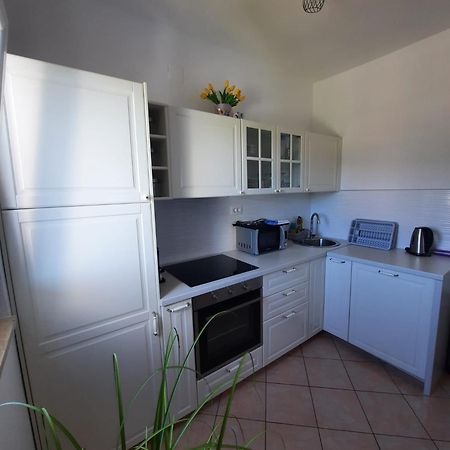 Buntin Apartments Примоштен Екстер'єр фото