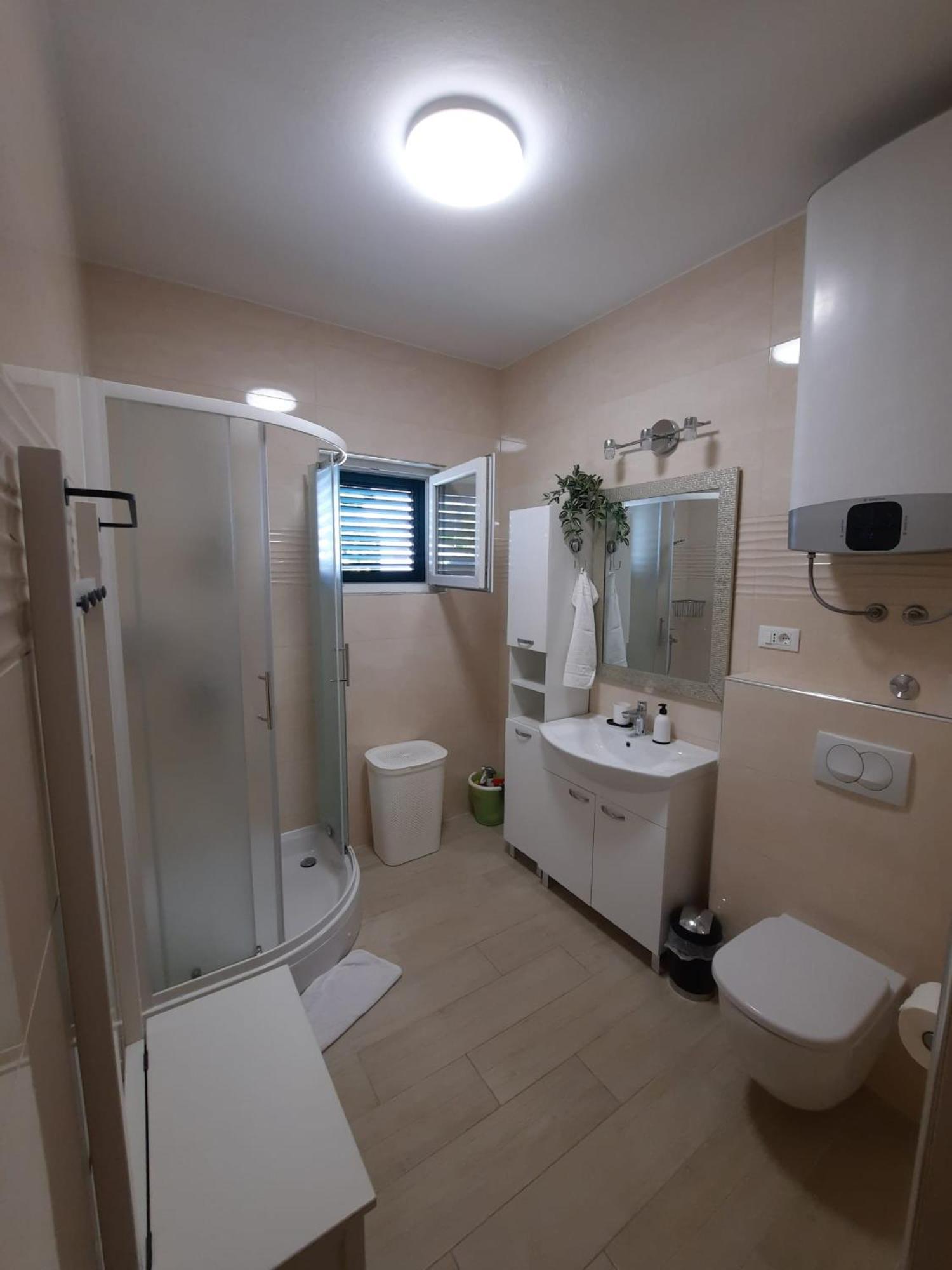Buntin Apartments Примоштен Екстер'єр фото