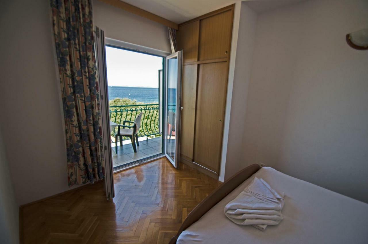 Buntin Apartments Примоштен Екстер'єр фото