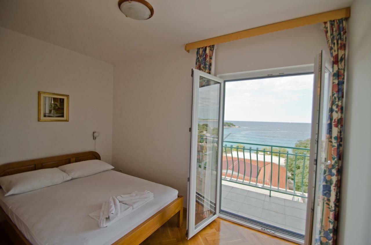 Buntin Apartments Примоштен Екстер'єр фото